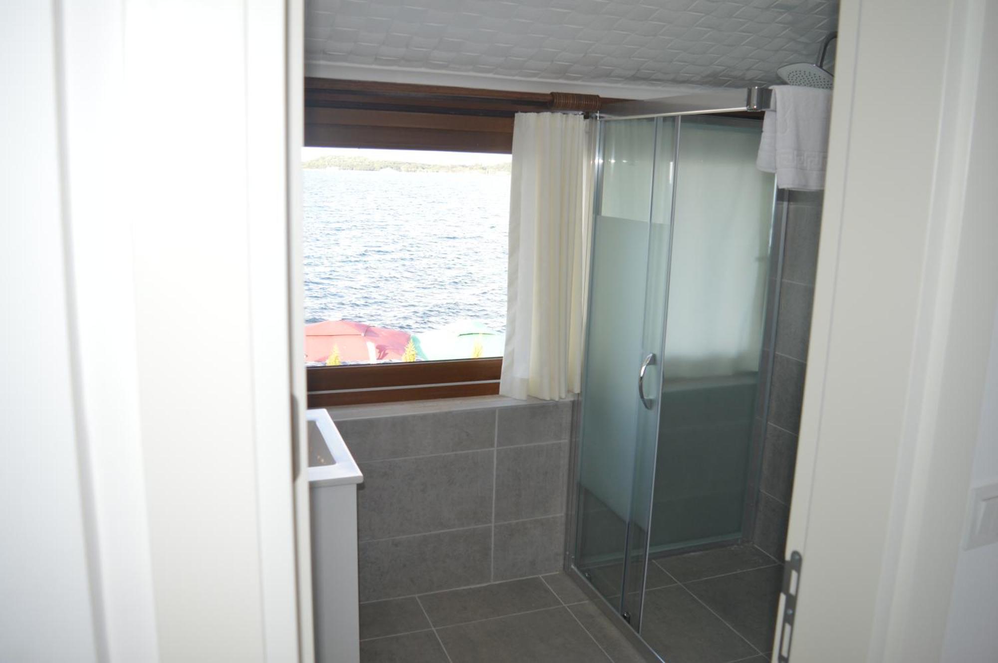Yakamoz Otel Urla Bagian luar foto